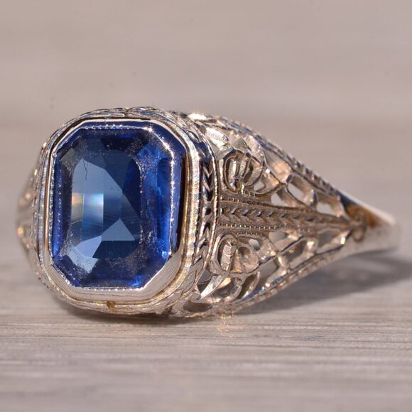 Antique Filigree Sapphire Ring in White Gold - Picture 2 of 10